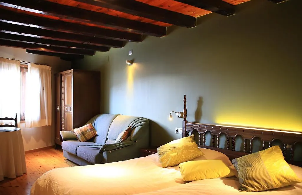 **  Hotel Can Borrell Meranges Španělsko